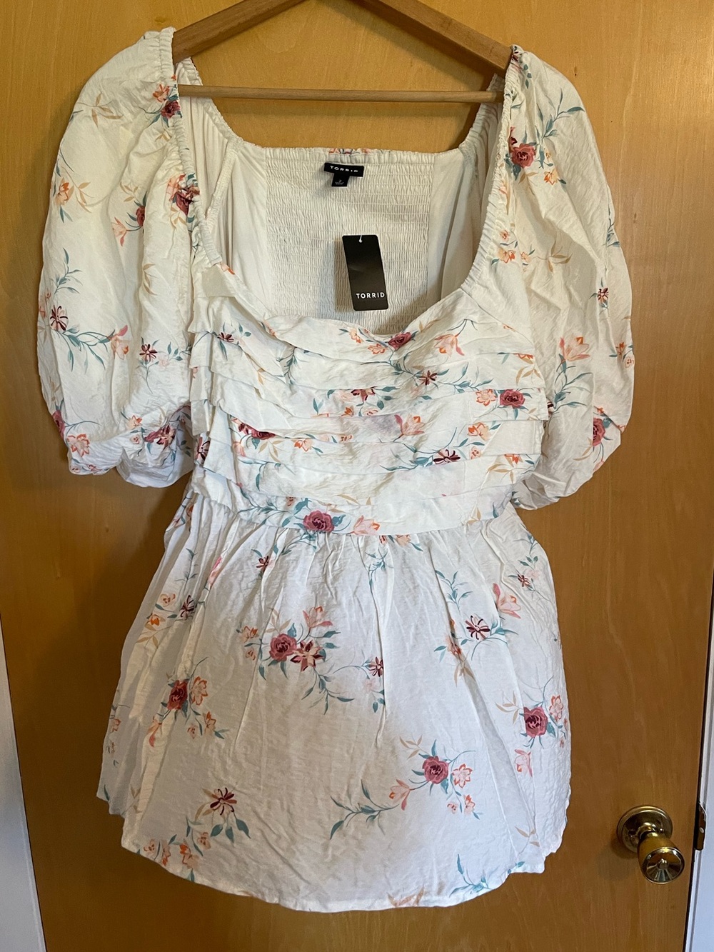 NWT Torrid Cream and Pink Floral Blouse 2x